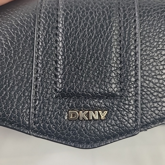 NWT DKNY Maxxe Mini Flap Crossbody Bag Black Gold Hardware 7.5"x5" RETAIL $139 - Picture 8 of 10